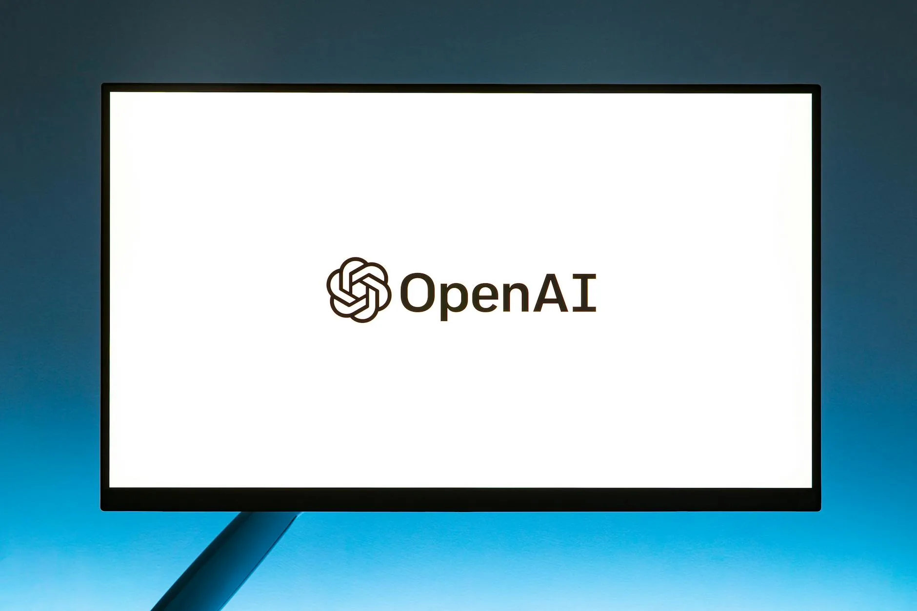 7 AI Tools to Build a Profitable One-Person Business...